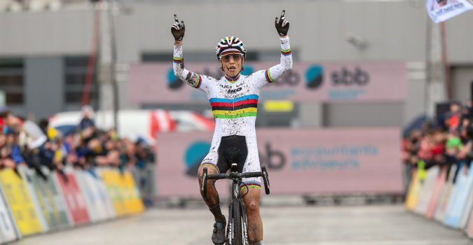 Sanne Cant houdt Annemarie Worst af in Hoogstraten