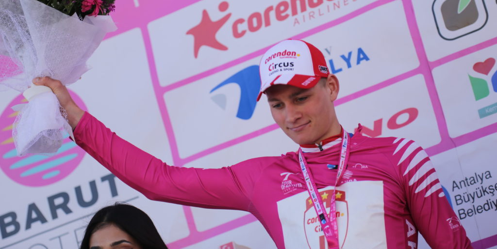 Van der Poel blijft maar winnen: “In de finale was het echt gekkenwerk”
