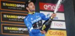 Adam Yates neemt leiderstrui over: “Het was geen ideale finish”