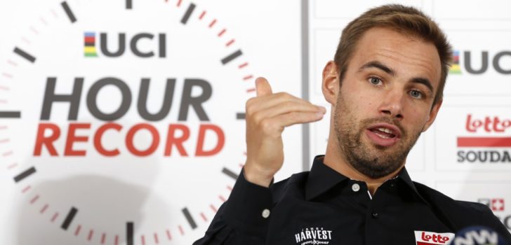 Favoriet Campenaerts komt ten val in proloog Romandië