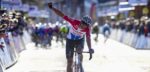 Mathieu van der Poel rijdt peloton de vernieling in met solo in GP de Denain