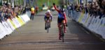 Lisa Brennauer klopt Anouska Koster in middagrit Healthy Ageing Tour