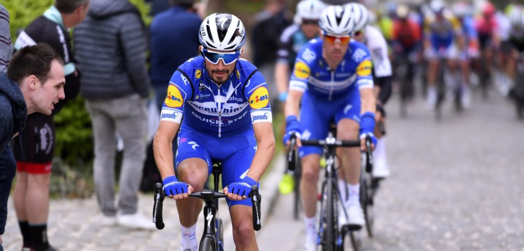 Alaphilippe en Gilbert goed omringd in de Amstel Gold Race