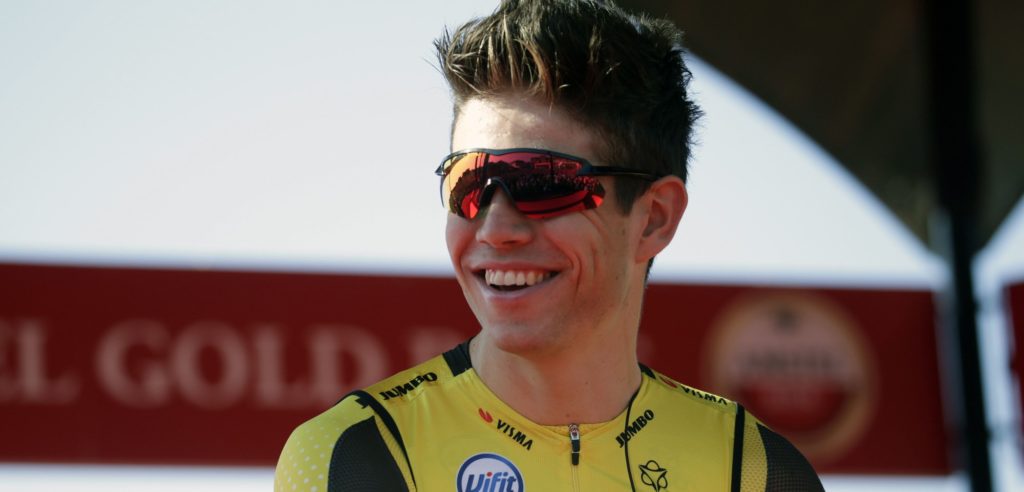 Herstellende Wout van Aert zit weer op de fiets