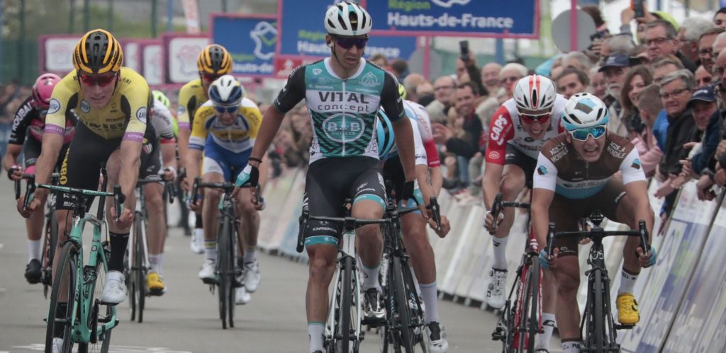 Coquard stopt zegereeks van Groenewegen in Duinkerke, Teunissen leider