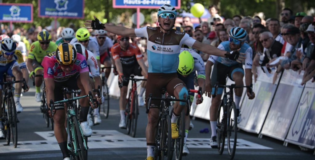 Groenewegen wint opnieuw in Duinkerke na declassering Venturini