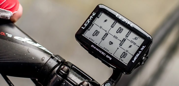 De Lezyne Mega XL: De fietscomputer van Bardet en Naesen