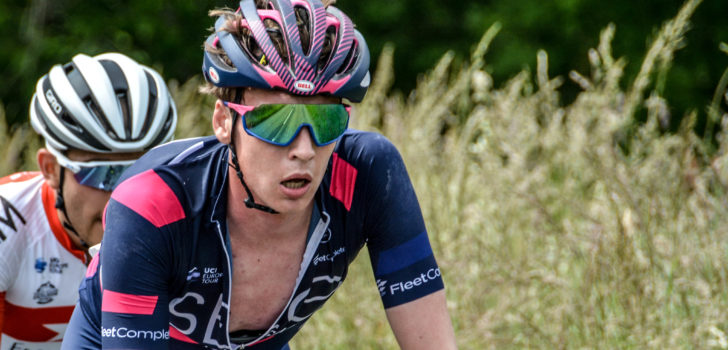 Arensman valt in gravelrit Giro U23: “Met pijn uitgereden”