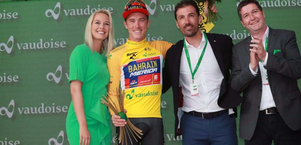 Eerste zege voor Rohan Dennis in de regenboogtrui: “Een last valt van mijn schouders”