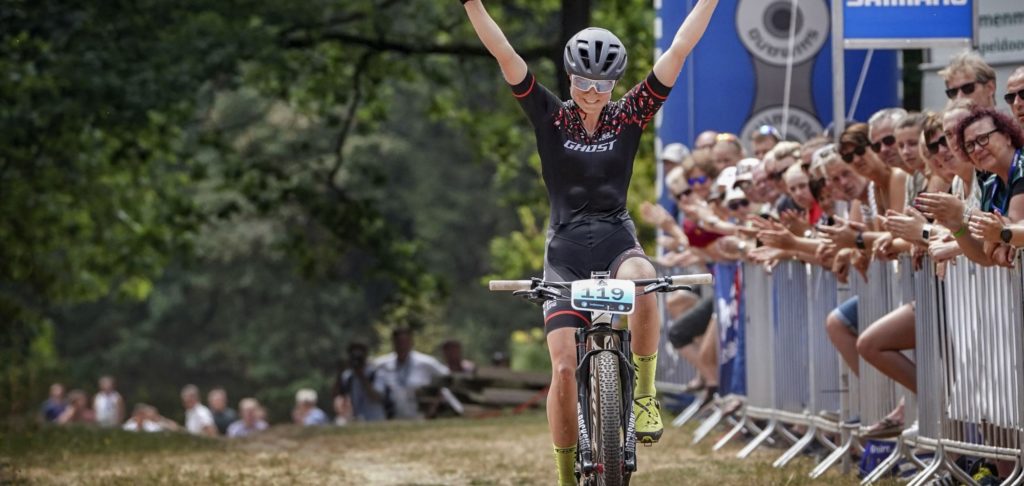 Van coronavirus herstelde Anne Terpstra wint MTB-koers in Tsjechië