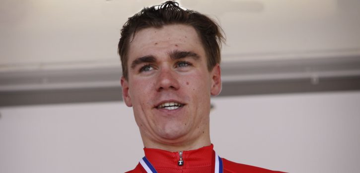 Fabio Jakobsen showt rood-wit-blauwe kampioenstrui