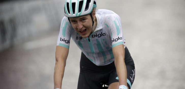 Aanvaller Banks wint achtste rit Giro Rosa, Van Vleuten behoudt roze trui