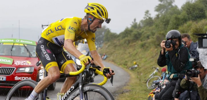 Alaphilippe houdt de schade beperkt: “Ik ben blij dat ik het geel nog heb”