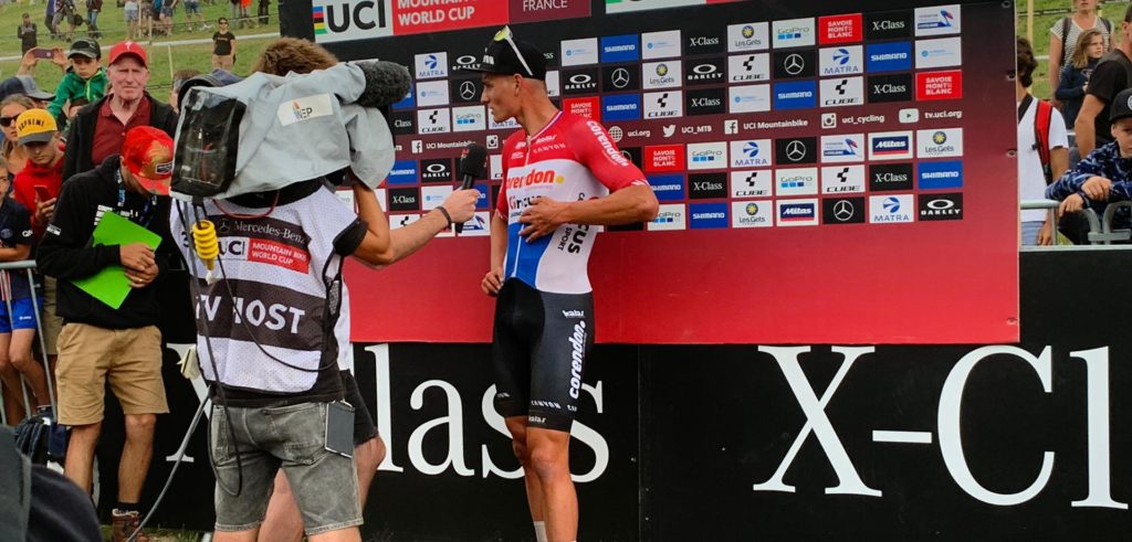 Van der Poel speelt geen rol in Les Gets, winst voor Schurter