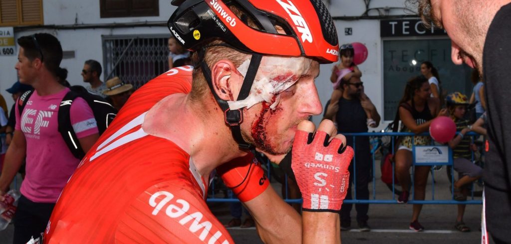 Vuelta 2019: Martijn Tusveld botst op auto, maar kan weg vervolgen
