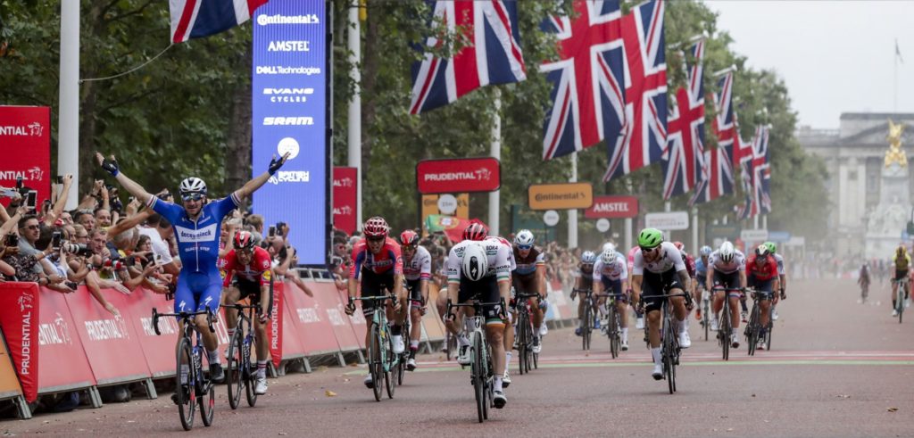 Elia Viviani grijpt de zege in Prudential RideLondon