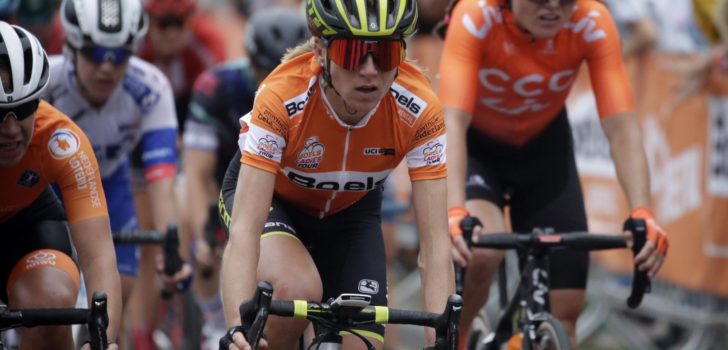 Gevallen Annemiek van Vleuten: “Hopelijk niet nog vier van zulke etappes”
