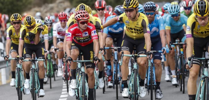 Vuelta 2019: Beelden van valpartij met Roglic en Martin duiken op
