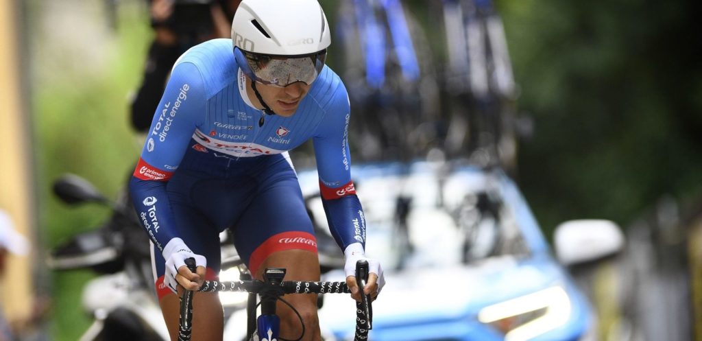 Anthony Turgis pakt de bloemen in Parijs-Chauny