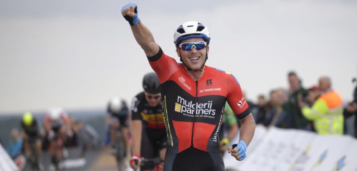 Machtige spurt maakt Coen Vermeltfoort eerste leider in Olympia’s Tour
