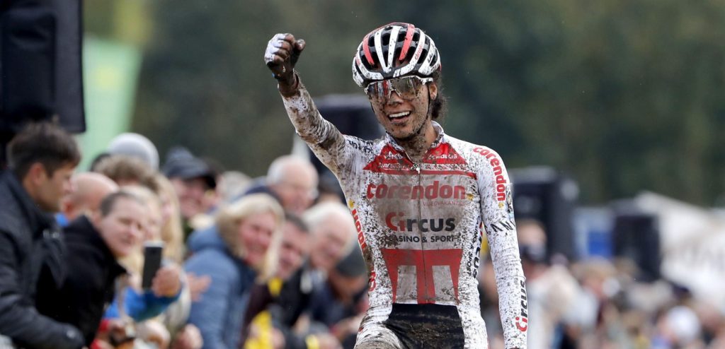 Alvarado zegeviert in modderig Ruddervoorde