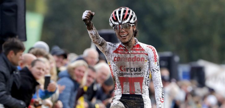 Alvarado zegeviert in modderig Ruddervoorde