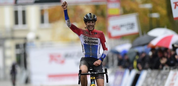 Lucinda Brand begint veldritseizoen met winst in Niel