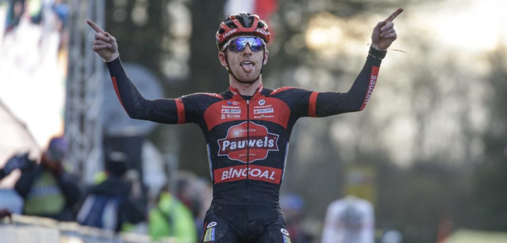 Eli Iserbyt rekent na spectaculair duel af met Toon Aerts in Wereldbeker Nommay