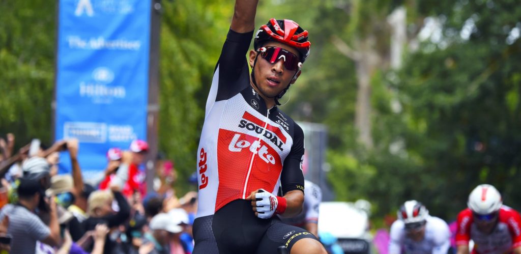 Caleb Ewan slaat dubbelslag met machtige sprint in Tour Down Under