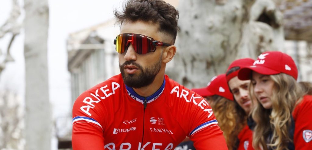 Nekklachten Bouhanni na valpartij in bocht na finish in Brussel