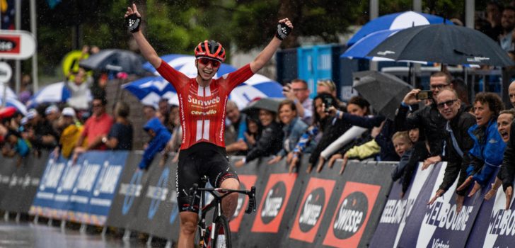 Liane Lippert soleert naar winst in Cadel Road Race na late aanval
