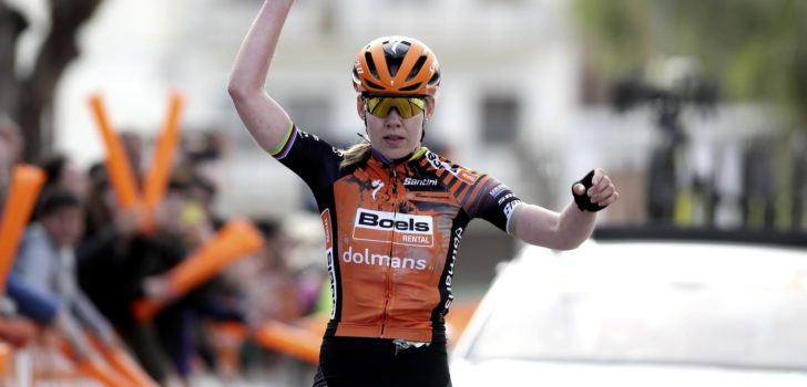 Anna van der Breggen heerst in koninginnenrit Setmana Ciclista Valenciana