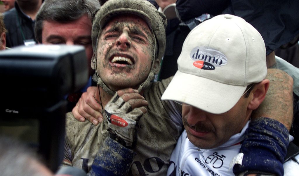 Servais Knaven wint Parijs-Roubaix 2001