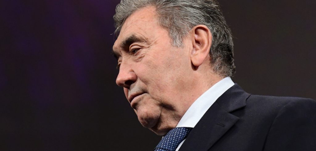 Eddy Merckx (80) opgenomen in ziekenhuis voor derde heupprothese
