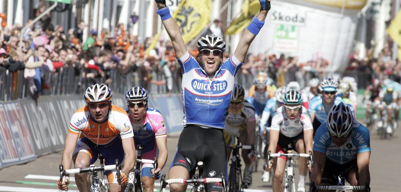 ZLM Tour herdenkt Wouter Weylandt met start bij monument in Middelburg