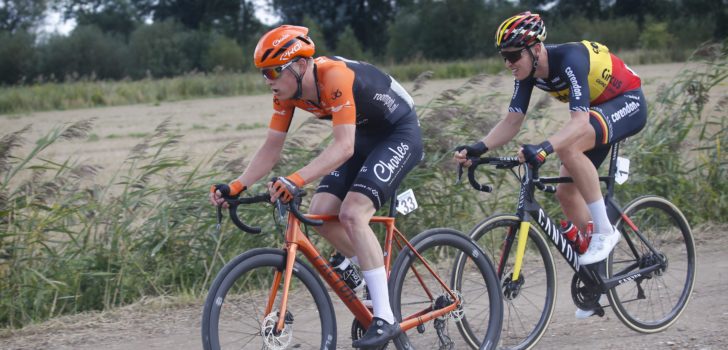 Timmermans hangt fiets aan de wilgen, KNWU op trainingskamp