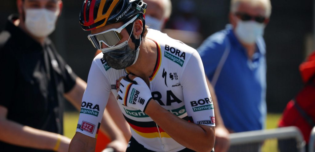 Gebroken sleutelbeen Schachmann na botsing met auto in Lombardije, UCI start onderzoek