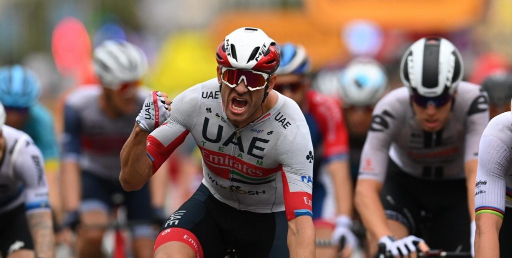 Tour 2020: Alexander Kristoff verovert eerste geel na chaotische etappe, Cees Bol derde