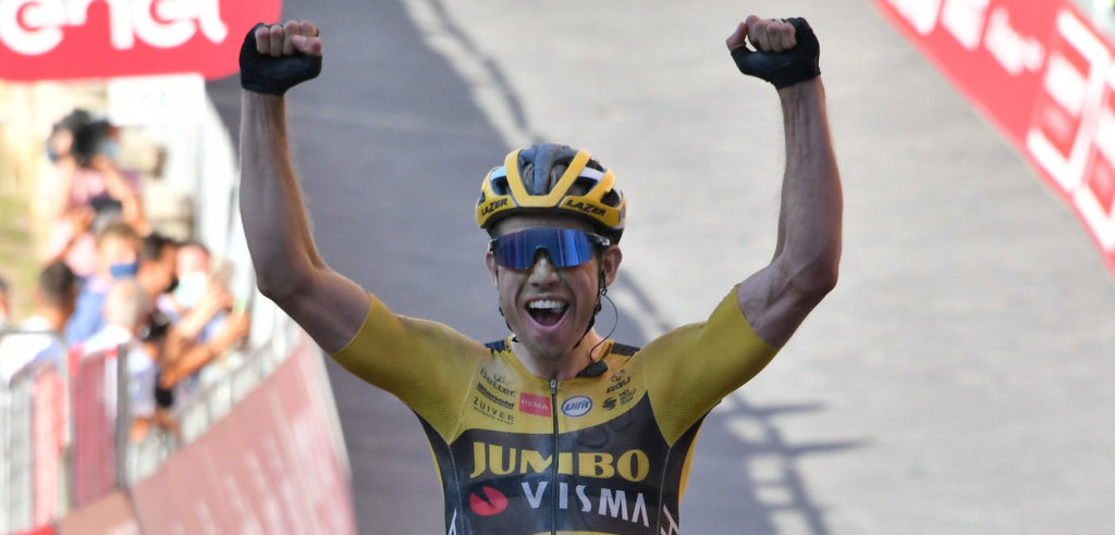 Wout van Aert triomfeert in stoffige Strade Bianche