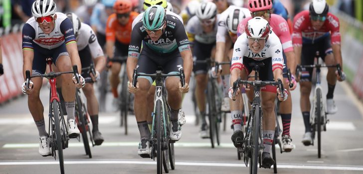 BinckBank Tour: Philipsen zegeviert in openingsrit na chaotische finale