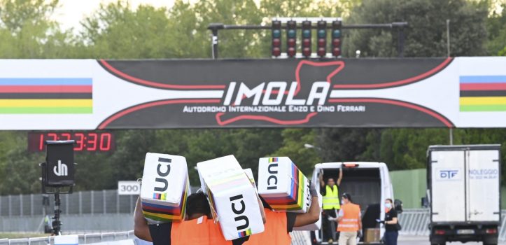 WK 2020: Finishboog in Imola stort in door harde wind