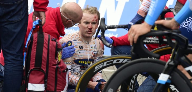August Jensen valt hard in Scheldeprijs: “Gelukkig is hij in orde”