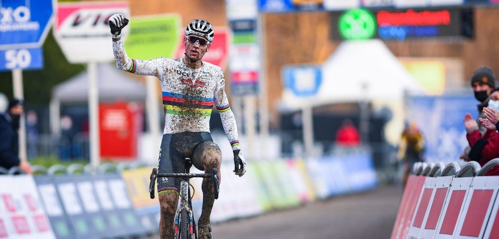 Mathieu van der Poel opent 2021 met overwinning in Baal, Van Aert tweede