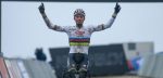 Mathieu van der Poel soleert naar zege in Hulst, Wout van Aert tweede