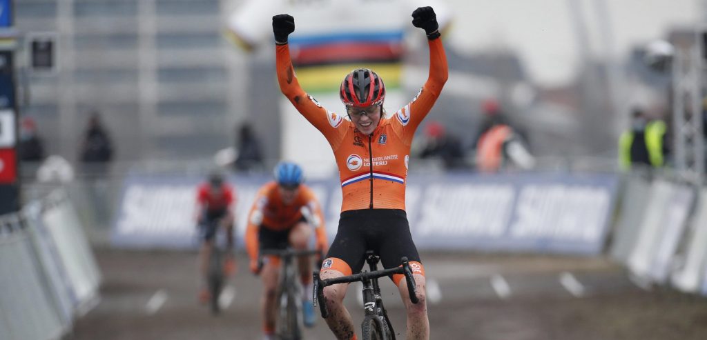 Fem van Empel wint goud op WK veldrijden voor beloften vrouwen