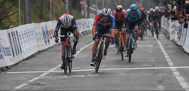 Davide Ballerini na nerveuze finale: “Wat een etappe, wat een ploeg”