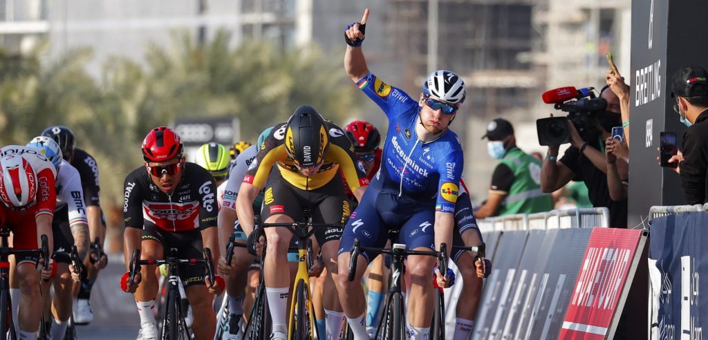 Sam Bennett juicht in vierde etappe UAE Tour, David Dekker tweede
