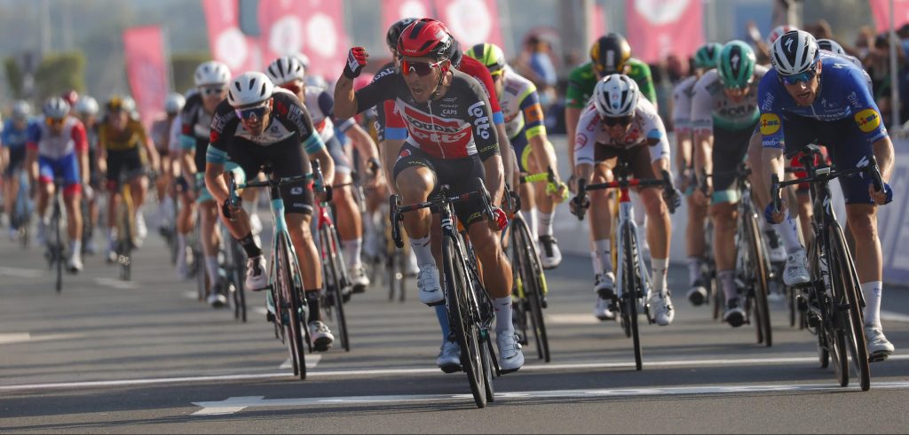 Caleb Ewan wint slotetappe UAE Tour, Pogacar eindwinnaar