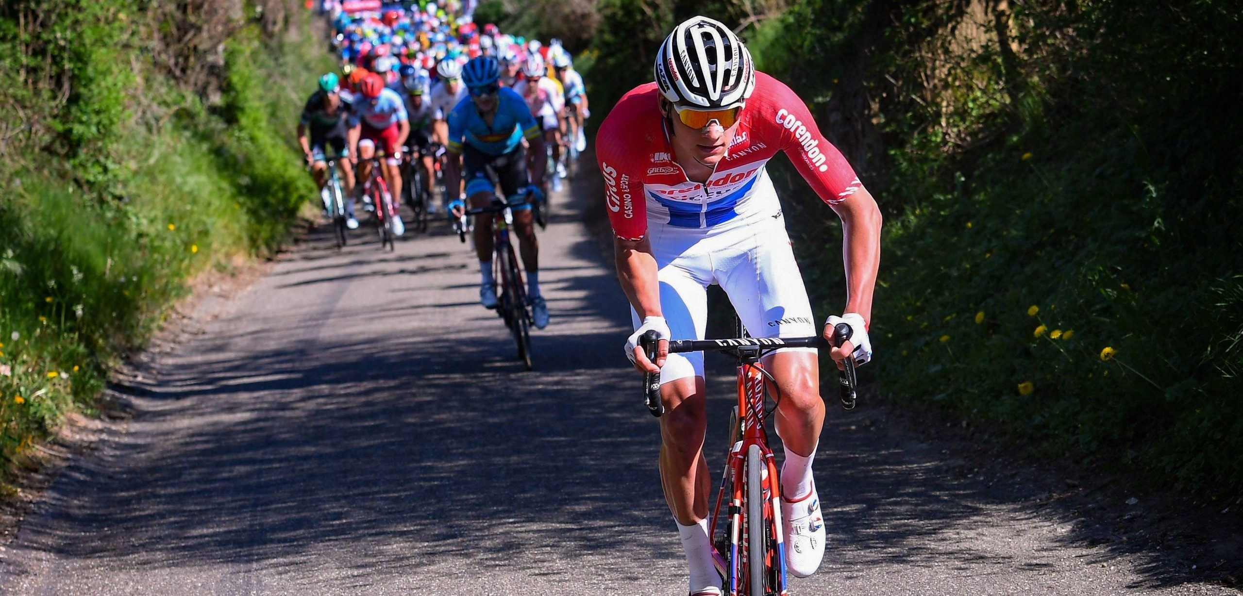 Waan je even Mathieu van der Poel in de Zuid-Limburgse heuvels