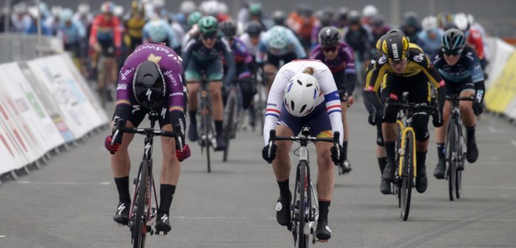 Jolien D’Hoore opent Healthy Ageing Tour met zege, harde val Wiebes